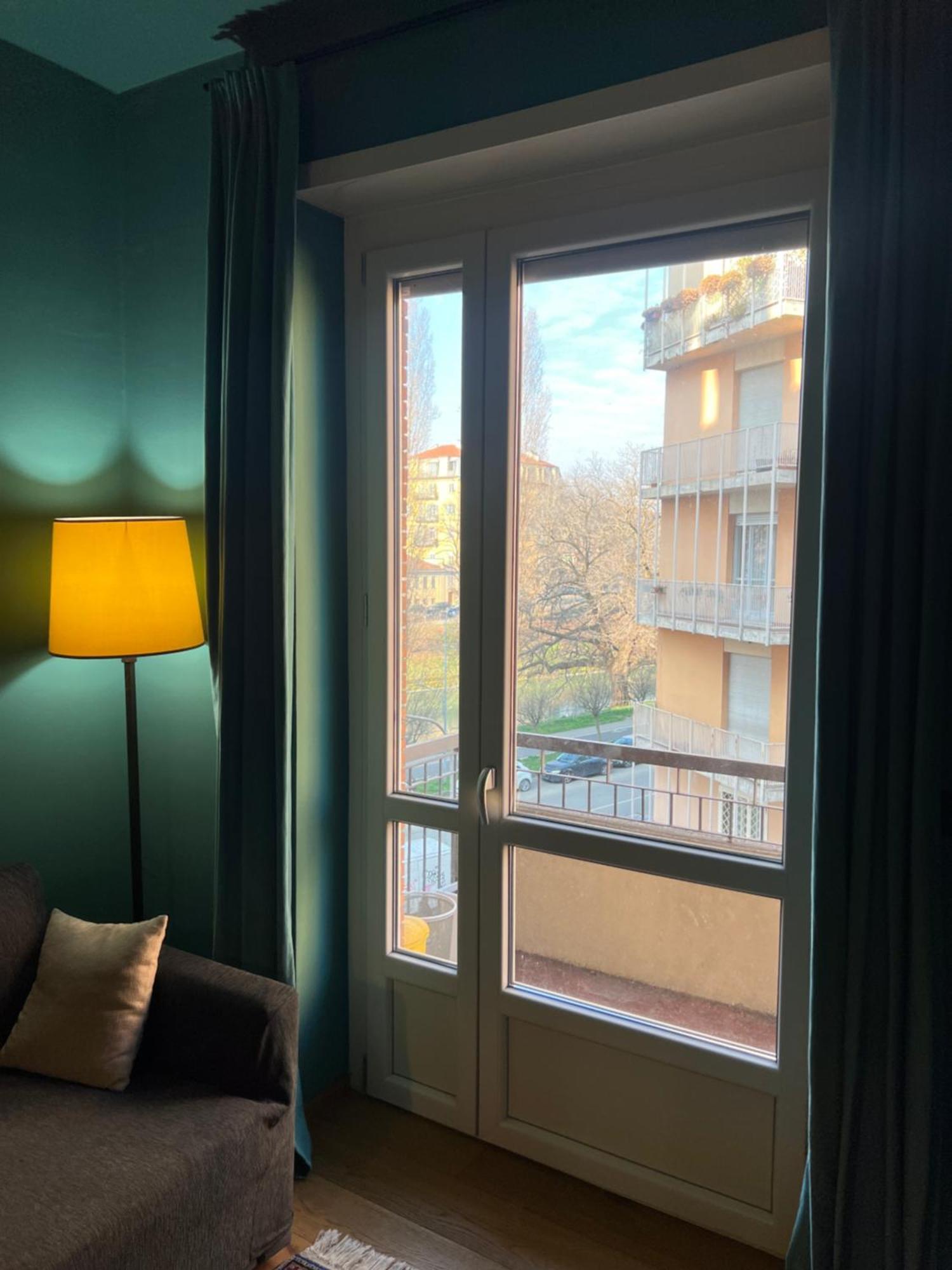 Room With Private Balcony On The Dora River 都灵 外观 照片